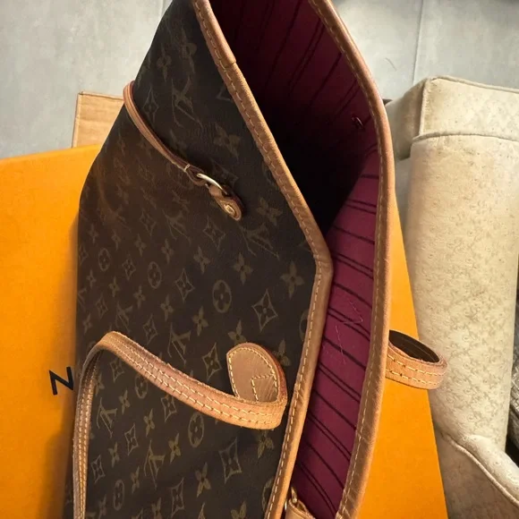 Louis Vuitton GM Monogram Brown Tote Bag - Picture 5 of 16